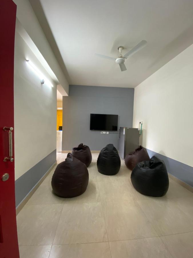 Rove By Boston Living Hostel Hyderabad Exterior photo